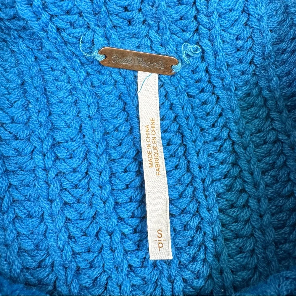 FREE PEOPLE Swim Too Deep Oversized Knit Turtleneck Sweater Mykonos Blue Size S - Picture 11 of 14